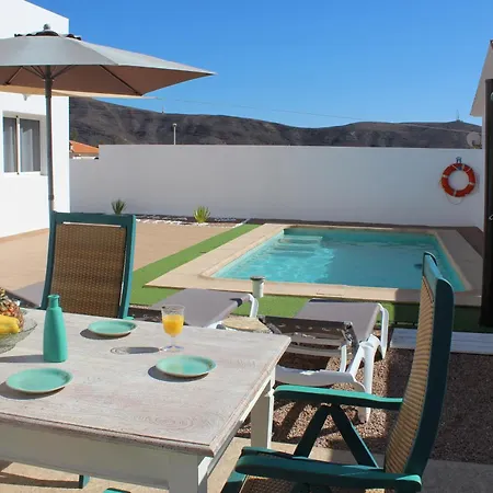 Casa Piscina Privada Climatizada 3 度假居