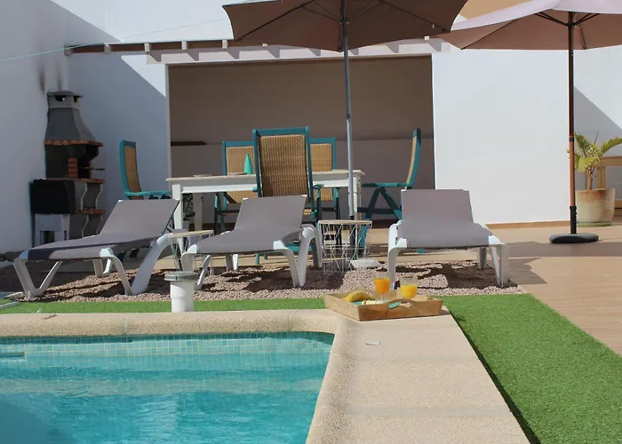 Casa Piscina Privada Climatizada 3 度假居